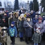 17.12.2019. Końskie. Radio Kielce rozdawało choinki dla słuchaczy / Jarosław Kubalski / Radio Kielce