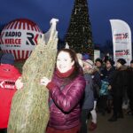 17.12.2019. Końskie. Radio Kielce rozdawało choinki dla słuchaczy / Jarosław Kubalski / Radio Kielce
