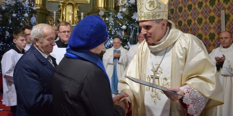 29.12.2019. Łoniów. Diecezjalne spotkanie rodzin. Na zdjęciu: Krzysztof Nitkiewicz, biskup sandomierski / ks. Tomasz Lis / Kuria Diecezjalna w Sandomierzu