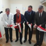 06.12.2019 Mirzec. Otwarcie wyremontowanego ośrodka zdrowia. Na zdjęciu (od lewej): Janusz Krupa - zastępca dyrektora ośrodka zdrowia w Mircu, poseł Krzysztof Lipiec, Jan Zawisza - przewodniczący rady gminy i Mirosław Seweryn - wójt gminy Mirzec / Anna Głąb / Radio Kielce