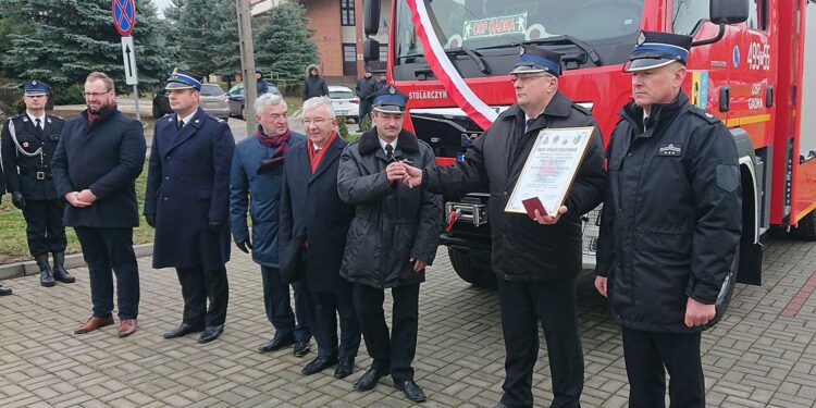 07.12.2019. Gadka, gm. Mirzec. Przekazanie wozu strażackiego / Anna Głąb / Radio Kielce