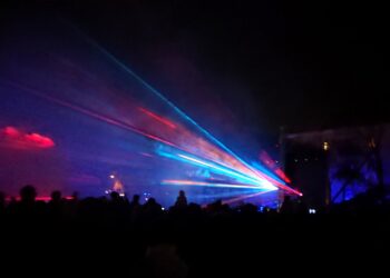 Kielce. Pokaz laserowy z okazji setnej rocznicy odzyskania przez Polskę niepodległości / Michał Kita / Radio Kielce