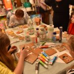 08.12.2019 Końskie. Warsztaty z Agatą Brzezińską dotyczące robienia piernikowych domków / Magdalena Galas-Klusek / Radio Kielce