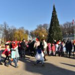 05.12.2019. Końskie. Zapalenie lampek na choince przed siedzibą urzędu miasta / Magdalena Galas-Klusek / Radio Kielce