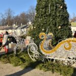 05.12.2019. Końskie. Zapalenie lampek na choince przed siedzibą urzędu miasta / Magdalena Galas-Klusek / Radio Kielce