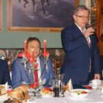 17.12.2019. Kielce. Wigilia OHP. Na zdjęciu (od lewej): Andrzej Michalski - dyrektor świętokrzyskiego oddziału PFRON, Mirosław Gębski - starosta kielecki, Jacek Sabat - komendant świętokrzyskich OHP, Andrzej Kaleta - biskup pomocniczy diecezji kieleckiej / Michał Kita / Radio Kielce