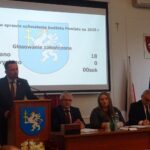 27.12.2019 Jędrzejów. Sesja rady powiatu. Na zdjęciu (od lewej): starosta Paweł Faryna, radny Krzysztof Słoma, Renata Koziara - wiceprzewodnicząca rady powiatu, Marek Mentel - przewodniczący rady powiatu i Andrzej Wójcik - wiceprzewodniczący rady powiatu / Ewa Pociejowska-Gawęda / Radio Kielce