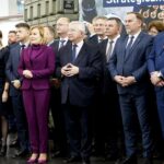 27.11.2019. Skarżysko-Kamienna. Podpisanie umowy dotyczącej dokapitalizowania MESKO. Na zdjęciu (od lewej): Krzysztof Słoń - senator PiS, Agata Wojtyszek - poseł PiS, Bartłomiej Dorywalski - poseł PiS, Anna Krupka - poseł PiS, Piotr Wawrzyk - poseł PiS, Krzysztof Lipiec - poseł PiS, Zbigniew Koniusz - wojewoda świętokrzyski, Andrzej Kryj - poseł PiS, Marek Kwitek - poseł PiS i Dominik Tarczyński - poseł PiS / Piotr Kwaśniewski / Radio Kielce