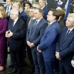 27.11.2019. Skarżysko-Kamienna. Podpisanie umowy dotyczącej dokapitalizowania MESKO. Na zdjęciu (od lewej): Krzysztof Słoń - senator PiS, Agata Wojtyszek - poseł PiS, Bartłomiej Dorywalski - poseł PiS, Anna Krupka - poseł PiS, Piotr Wawrzyk - poseł PiS, Krzysztof Lipiec - poseł PiS, Zbigniew Koniusz - wojewoda świętokrzyski, Andrzej Kryj - poseł PiS, Marek Kwitek - poseł PiS, Dominik Tarczyński - poseł PiS, Jarosław Rusiecki - senator PiS i Andrzej Pruś - przewodniczący sejmiku województwa świętokrzyskiego / Piotr Kwaśniewski / Radio Kielce