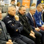 11.12.2019. Kielce. Podsumowanie projektu pod nazwą „Akademia Bezpieczeństwa III - edukacja dla bezpieczeństwa placówek oświatowych i kobiet w woj. świętokrzyskim”. Na zdjęciu (od lewej): Krzysztof Czekaj - dyrektor Aresztu Śledczego w Kielcach, Artur Bielecki - pierwszy zastępca Komendanta Wojewódzkiego Policji w Kielcach, Robert Sabat - zastępca Świętokrzyskiego Komendanta Wojewódzkiego Państwowej Straży Pożarnej, Kazimierz Mądzik - świętokrzyski kurator oświaty i Michał Warszawski - dyrektor Wydziału Bezpieczeństwa i Zarządzania Kryzysowego w Świętokrzyskim Urzędzie Wojewódzkim w Kielcach / Piotr Kwaśniewski / Radio Kielce