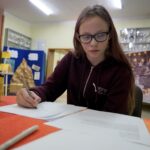 11.12.2019. Kielce. Uczniowie z Kielc piszą listy w ramach akcji Amnesty International / Piotr Kwaśniewski / Radio Kielce