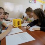 11.12.2019. Kielce. Uczniowie z Kielc piszą listy w ramach akcji Amnesty International / Piotr Kwaśniewski / Radio Kielce