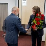 11.12.2019. Kielce. Uroczystość wręczenia księgi jubileuszowej profesorowi Adamowi Massalskiemu. Na zdjęciu (od lewej): Adam Massalski i Jacek Semaniak - rektor Uniwersytetu Jana Kochanowskiego w Kielcach / Piotr Kwaśniewski / Radio Kielce