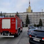 11.12.2019 Kielce. Ewakuacja Urzędu Marszałkowskiego Województwa Świętokrzyskiego / Piotr Kwaśniewski / Radio Kielce