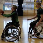 14.12.2019. Bilcza. III Mikołajkowy Turniej Charytatywny imienia Kamila Pastuszki w halowej piłce nożnej. Na zdjęciu: pokazowy mecz koszykarzy na wózkach / Kamil Król / Radio Kielce