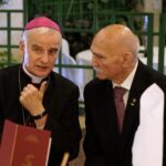 14.12.2019. Kielce. Spotkanie wigilijne Polskiego Związku Bokserskiego. Na zdjęciu (od lewej): bp Marian Florczyk i Marian Kasprzyk - bokser, mistrz olimpijski z Tokio / Kamil Król / Radio Kielce