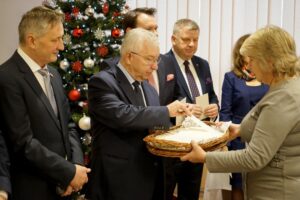 16.12.2019. Kielce. Wigilia u wojewody świętokrzyskiego. Na zdjęciu (od lewej): Zbigniew Koniusz - wojewoda świętokrzyski, Krzysztof Lipiec - lider świętokrzyskiego PiS, Dominik Tarczyński - poseł PiS i Jarosław Rusiecki - senator PiS / Piotr Kwaśniewski / Radio Kielce