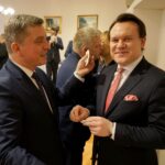 16.12.2019. Kielce. Wigilia u wojewody świętokrzyskiego. Na zdjęciu (od lewej): Andrzej Pruś - przewodniczący sejmiku województwa świętokrzyskiego i Dominik Tarczyński - poseł PiS / Piotr Kwaśniewski / Radio Kielce