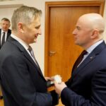 16.12.2019. Kielce. Wigilia u wojewody świętokrzyskiego. Na zdjęciu (od lewej): Małgorzata Pruś - dyrektor biura poselskiego posła Krzysztofa Lipca, Jarosław Rusiecki - senator PiS, Zbigniew Koniusz - wojewoda świętokrzyski i Rafał Nowak - wicewojewoda świętokrzyski / Piotr Kwaśniewski / Radio Kielce