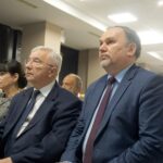 02.12.2019. Kielce. Wystawa „Otwórzmy drzwi do wolności. Janusz Kurtyka 1960 -2010” połączona z pokazem filmu dokumentalnego „Trwajcie”. Na zdjęciu (od lewej): Maria Zuba, Zuzanna Kurtyka - wdowa po Januszu Kurtyce, poseł Krzysztof Lipiec, poseł Marek Kwitek, Jarosław Karyś - wiceprzewodniczący Rady Miasta Kielce / Michał Kita / Radio Kielce