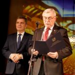 19.12.2019. Kielce. Gala XXI Świętokrzyskiej Nagrody Jakości. Na zdjęciu (od lewej): Andrzej Pruś - przewodniczący sejmiku województwa świętokrzyskiego i Andrzej Bętkowski - marszałek województwa świętokrzyskiego / Piotr Kwaśniewski / Radio Kielce