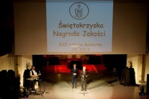 19.12.2019. Kielce. Gala XXI Świętokrzyskiej Nagrody Jakości. Na zdjęciu (od lewej): Andrzej Pruś - przewodniczący sejmiku województwa świętokrzyskiego i Andrzej Bętkowski - marszałek województwa świętokrzyskiego / Piotr Kwaśniewski / Radio Kielce