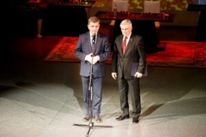 19.12.2019. Kielce. Gala XXI Świętokrzyskiej Nagrody Jakości. Na zdjęciu (od lewej): Andrzej Pruś - przewodniczący sejmiku województwa świętokrzyskiego i Andrzej Bętkowski - marszałek województwa świętokrzyskiego / Piotr Kwaśniewski / Radio Kielce