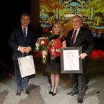19.12.2019. Kielce. Gala XXI Świętokrzyskiej Nagrody Jakości. Na zdjęciu (od lewej): Andrzej Pruś - przewodniczacy sejmiku województwa świętokrzyskiego, Paulina Połowniak - specjalista ds. ochrony danych w Przedsiębiorstwie Wielobranżowym Paweł Szostak "Vanstar" i Andrzej Bętkowski - marszałek województwa świętokrzyskiego / Piotr Kwaśniewski / Radio Kielce