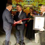 19.12.2019. Kielce. Gala XXI Świętokrzyskiej Nagrody Jakości. Na zdjęciu (od lewej): Zdzisław Wojtycha - prezes zarządu Elporem i Elpoautomatyka Sp. z o.o, Andrzej Pruś - przewodniczący sejmiku województwa świętokrzyskiego i Andrzej Bętkowski - marszałek województwa świętokrzyskiego / Piotr Kwaśniewski / Radio Kielce