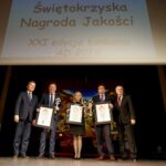 19.12.2019. Kielce. Gala XXI Świętokrzyskiej Nagrody Jakości. Na zdjęciu (od lewej): Andrzej Pruś - przewodniczący sejmiku województwa świętokrzyskiego, Zdzisław Wojtycha - prezes zarządu Elporem i Elpoautomatyka Sp. z o.o, Paulina Połowniak - specjalista ds. ochrony danych w Przedsiębiorstwie Wielobranżowym Paweł Szostak "Vanstar", Paweł Wojtasik - dyrektor Samodzielnego Publicznego Zespołu Zakładów Opieki Zdrowotnej w Staszowie i Andrzej Bętkowski - marszałek województwa świętokrzyskiego / Piotr Kwaśniewski / Radio Kielce