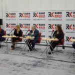 22.12.2019. Kielce. Studio Polityczne Radia Kielce. Na zdjęciu (od lewej): Krzysztof Lipiec - poseł PiS, Katarzyna Czech-Kruczek - radna Rady Miasta Kielce, Czesław Siekierski - poseł PSL-Kukiz'15, Julia Polakowska - Konfederacja Wolność i Niepodległość i Andrzej Szejna - poseł Lewicy / Piotr Kwaśniewski / Radio Kielce