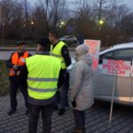 09.12.2019. Brzeziny. Mieszkańcy zablokowali drogę wojewódzką 763 / Wiktor Dziarmaga / Radio Kielce