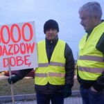 09.12.2019. Brzeziny. Mieszkańcy zablokowali drogę wojewódzką 763 / Wiktor Dziarmaga / Radio Kielce