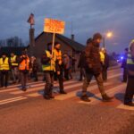 09.12.2019. Brzeziny. Mieszkańcy zablokowali drogę wojewódzką 763 / Wiktor Dziarmaga / Radio Kielce