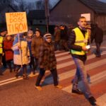 09.12.2019. Brzeziny. Mieszkańcy zablokowali drogę wojewódzką 763 / Wiktor Dziarmaga / Radio Kielce