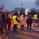 09.12.2019. Brzeziny. Mieszkańcy zablokowali drogę wojewódzką 763 / Wiktor Dziarmaga / Radio Kielce