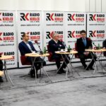 29.12.2019 Kielce. Studio Polityczne Radia Kielce. Na zdjęciu (od lewej): Andrzej Pruś - PiS, Michał Braun - PO, Czesław Siekierski - PSL, Łukasz Wilczyński - Konfederacja, Jacek Skórski - SLD / Karol Żak / Radio Kielce