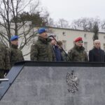 20.12.2019. Kielce. Obchody Dnia Pamięci Poległych na Misjach. Na zdjęciu (w środku): płk Paweł Chabielski - komendant Centrum Przygotowań do Misji Zagranicznych w Kielcach i Jarosław Rusiecki - senator PiS / Michał Kita / Radio Kielce