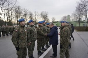 20.12.2019. Kielce. Obchody Dnia Pamięci Poległych na Misjach. Odznaczenia wręcza senator Jarosław Rusiecki / Michał Kita / Radio Kielce