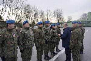 20.12.2019. Kielce. Obchody Dnia Pamięci Poległych na Misjach. Odznaczenia wręcza senator Jarosław Rusiecki / Michał Kita / Radio Kielce