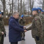 20.12.2019. Kielce. Obchody Dnia Pamięci Poległych na Misjach. Odznaczenia wręcza senator Jarosław Rusiecki / Michał Kita / Radio Kielce