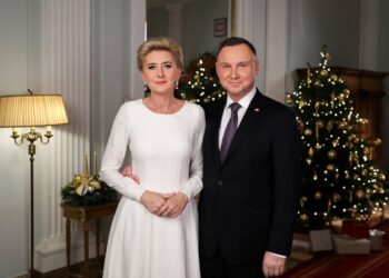Agata Kornhauser-Duda i Andrzej Duda składają życzenia z okazji świąt Bożego Narodzenia / prezydent.pl
