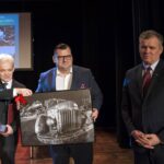 18.12.2019 Skarżysko. Gala jubileuszowa 50-lecia Muzeum im. Orła Białego. Na zdjęciu (od lewej): Grzegorz Bień - dyrektor placówki, Konrad Kronig - prezydent Skarżyska i Krzysztof Myszka - wiceprezydent Skarżyska / Anna Głąb / Radio Kielce