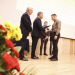 10.12.2019. Kielce. Studenci ze Wschodu otrzymali podczas sesji sejmiku stypendia od marszałka / Jarosław Kubalski / Radio Kielce