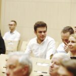 10.12.2019. Kielce. Studenci ze Wschodu otrzymali podczas sesji sejmiku stypendia od marszałka / Jarosław Kubalski / Radio Kielce