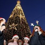 06.12.2019 Kielce. Świąteczna choinka rozbłysła na Rynku / Jarosław Kubalski / Radio Kielce