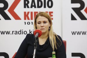 01.12.2019. Kielce. Studio Polityczne Radia Kielce. Na zdjęciu: Katarzyna Czech - Kruczek - Platforma Obywatelska / Jarosław Kubalski / Radio Kielce