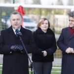 06.12.2019. Chęciny. Otwarcie obiektów sportowych w szkole podstawowej im. Jana Kochanowskiego. Na zdjęciu (od lewej): Robert Jaworski - burmistrz Chęcin, Anna Krupka - wiceminister sportu, Krzysztof Słoń - senator PiS / Jarosław Kubalski / Radio Kielce