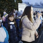 17.12.2019. Końskie. Radio Kielce rozdawało choinki dla słuchaczy / Jarosław Kubalski / Radio Kielce