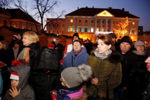 06.12.2019 Kielce. Świąteczna choinka rozbłysła na Rynku / Jarosław Kubalski / Radio Kielce